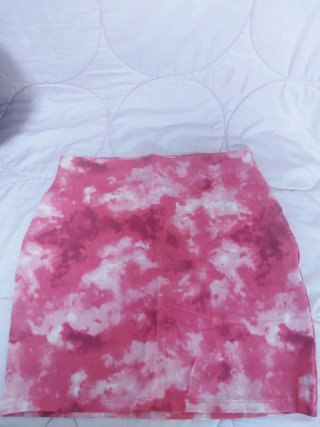 Falda corta rosa y blanca tie-dye
