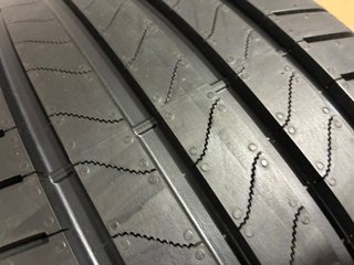 Neumático Bridgestone Turanza 235/40/19 96Y