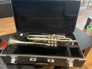 Trompeta Yamaha 4335GSII