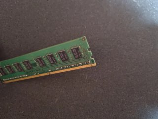 Samsung 2GB DDR3 PC3-10600U