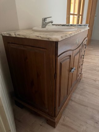 Mueble de baño madera y mármol
