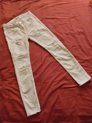 Pantalones pitillo blancos mujer rotos