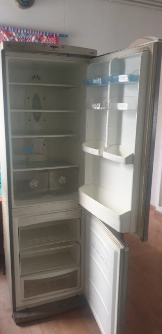 Regalo Nevera LG combi en buen estado por mudanza.