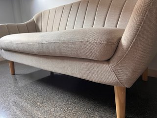 Sofá 2.5 plazas beige tela