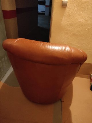 Sillón individual piel marrón y madera