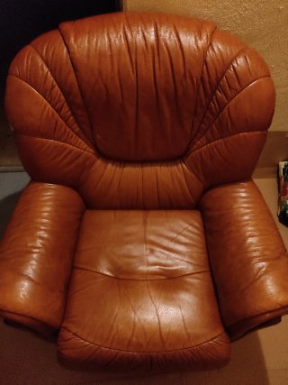 Sillón individual piel marrón y madera