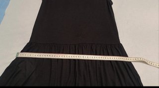 Blusa negra con abalorios y volantes