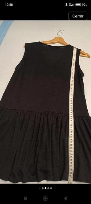 Blusa negra con abalorios y volantes