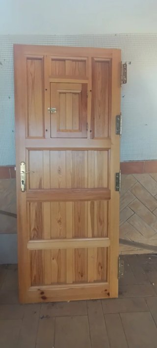 Puerta de entrada madera