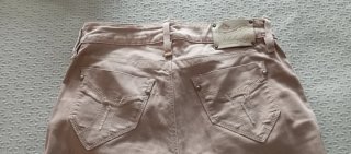Pantalón pitillo camel