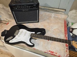 Guitarra Eléctrica Harley Benton y amplificador