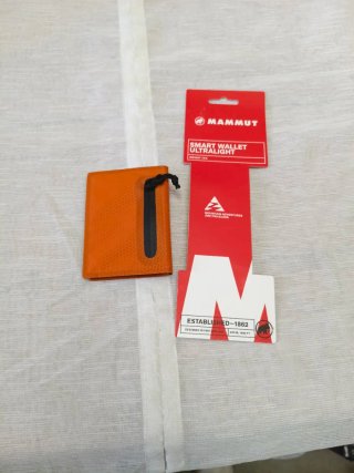 Cartera Mammut ultraligera formato tarjeta