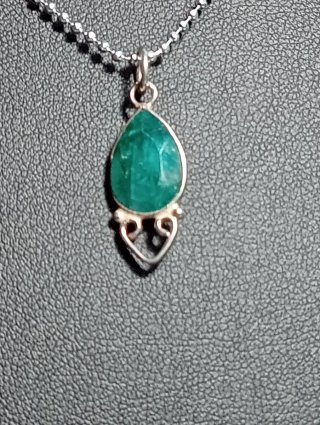 Colgante Plata Ley y Cadena esmeralda facetada