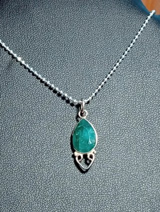 Colgante Plata Ley y Cadena esmeralda facetada