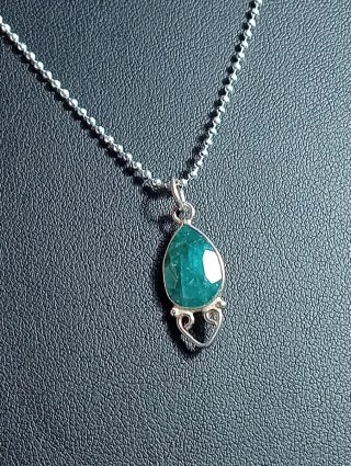 Colgante Plata Ley y Cadena esmeralda facetada