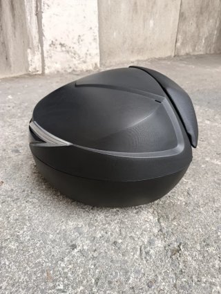 Maleta de moto con respaldo