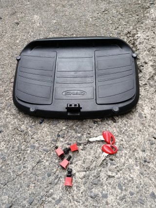 Maleta de moto con respaldo