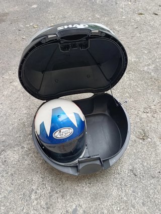 Maleta de moto con respaldo