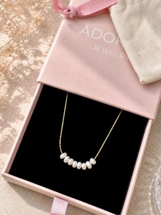 Collar de perlas y acero inoxidable