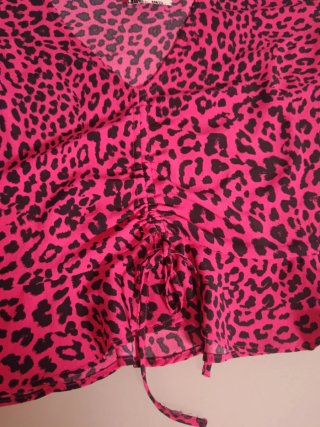 Blusa corta Pull&Bear estampado leopardo Talla M