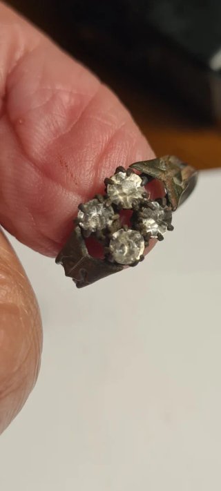 Sortija Romana 4 Piedras Brillantes