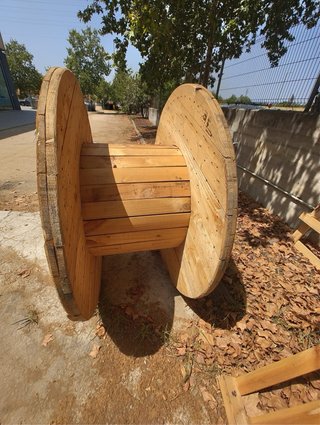 Bobina de madera maciza