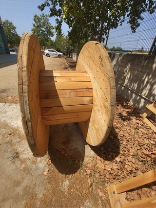 Bobina de madera maciza