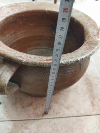 Antiguo tarro de ordeño de barro