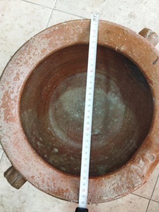Antiguo tarro de ordeño de barro