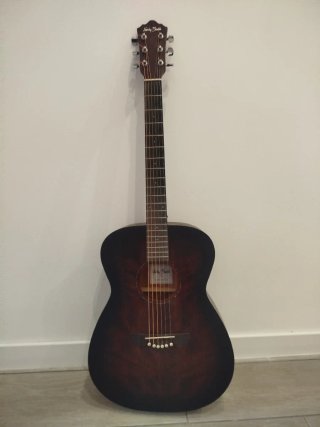 Guitarra Electroacústica Harley Benton por viaje