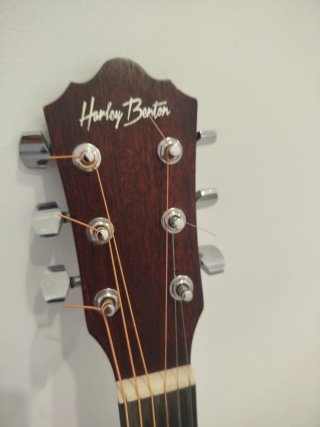 Guitarra Electroacústica Harley Benton por viaje