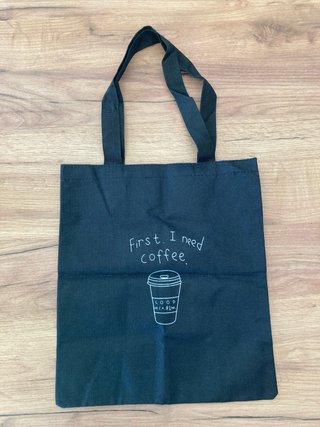 Tote bag negra “First I need coffee” nueva