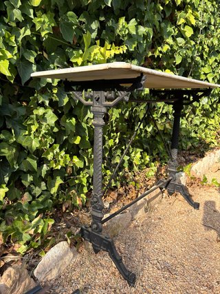 Mesa Mármol y Hierro Forjado