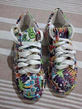Set Zapatillas #39  y Bolso Niña Estampado Graffit