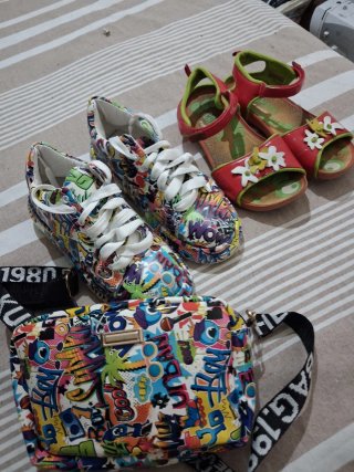 Set Zapatillas #39  y Bolso Niña Estampado Graffit