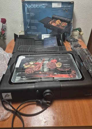 Barbacoa Eléctrica Cecotec Negra