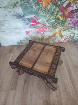 Mesita auxiliar étnica