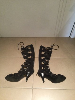 Sandalias romanas tacón aguja. Como nuevas. 37