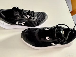 Zapatillas Under Armour Surge Negras Talla X