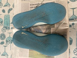 Zapatillas Fútbol Nike Blancas y Azules