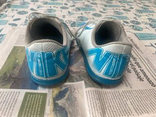 Zapatillas Fútbol Nike Blancas y Azules