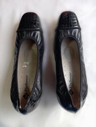 Tacones negros charol y piel