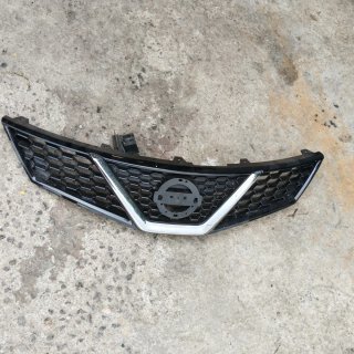 Rejilla Nissan Pulsar
