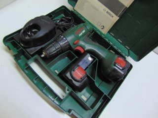 ATORNILLADORA CON 2 BATERÍAS (182875)