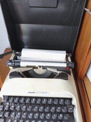 Máquina de escribir está nueva, le falla la tinta
