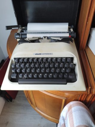 Máquina de escribir está nueva, le falla la tinta