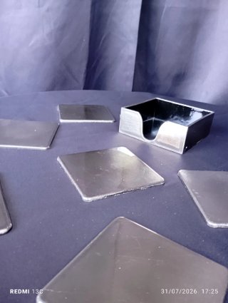 Juego de posavasos metálicos plateados