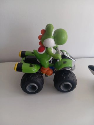 Coche RC Yoshi con mando