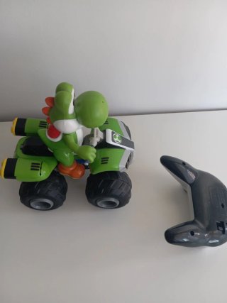 Coche RC Yoshi con mando