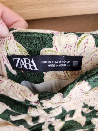 Falda floral de Zara